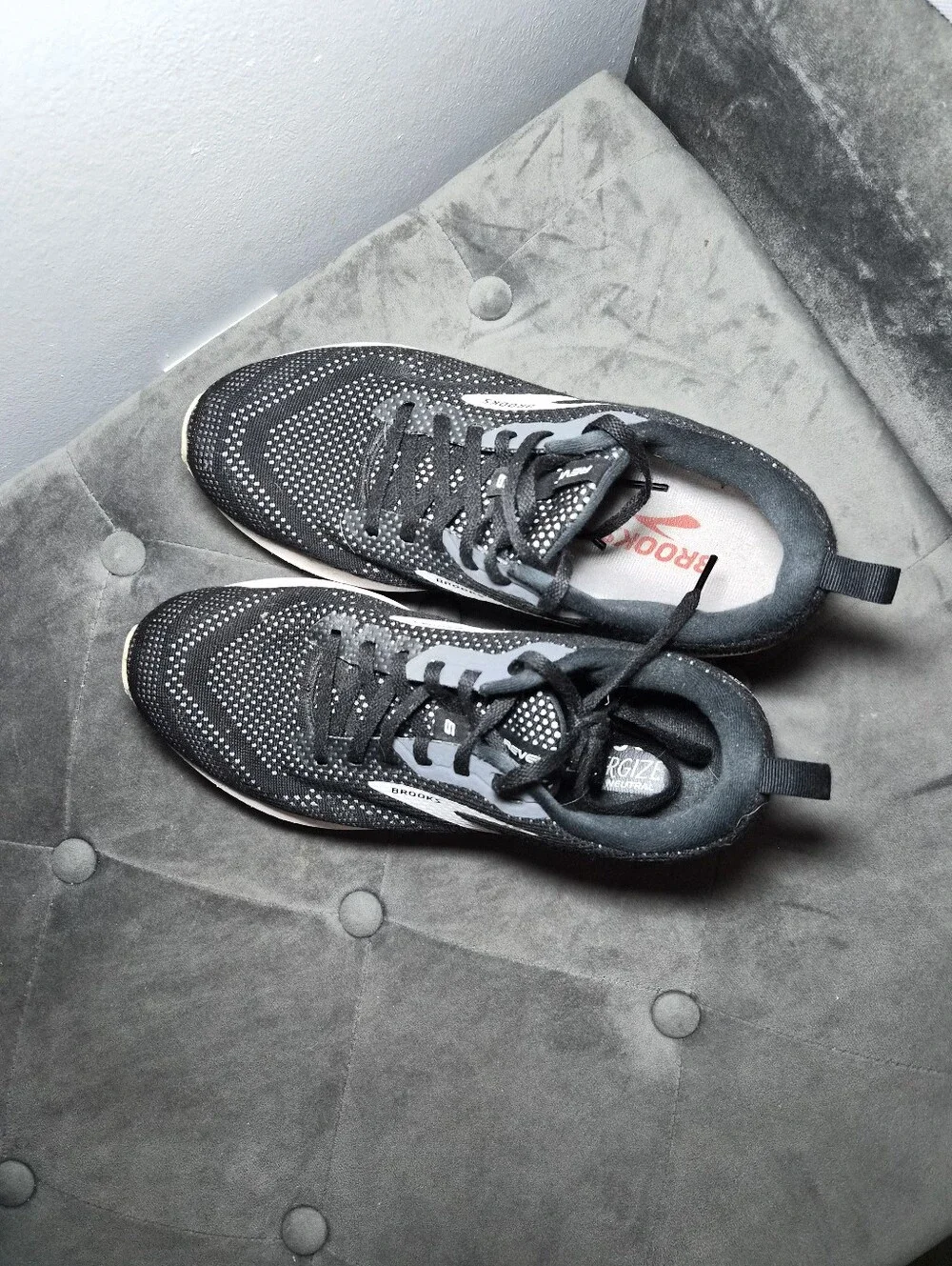 Brooks Revel Running Shoes 8.5 Medium B - Black with White Accents - Picture 2 of 9